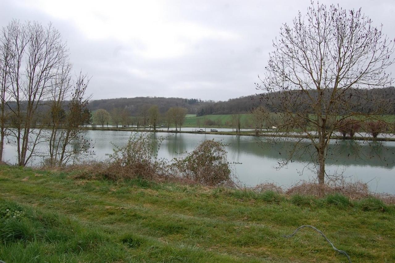Le Petit Gite De La Varenne Saint-Hellier Екстериор снимка