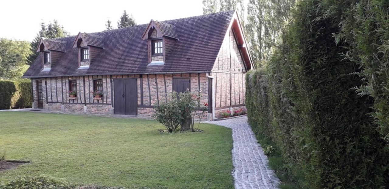 Le Petit Gite De La Varenne Saint-Hellier Екстериор снимка