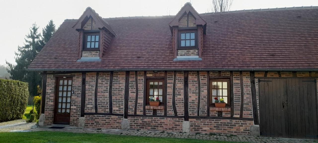 Le Petit Gite De La Varenne Saint-Hellier Екстериор снимка